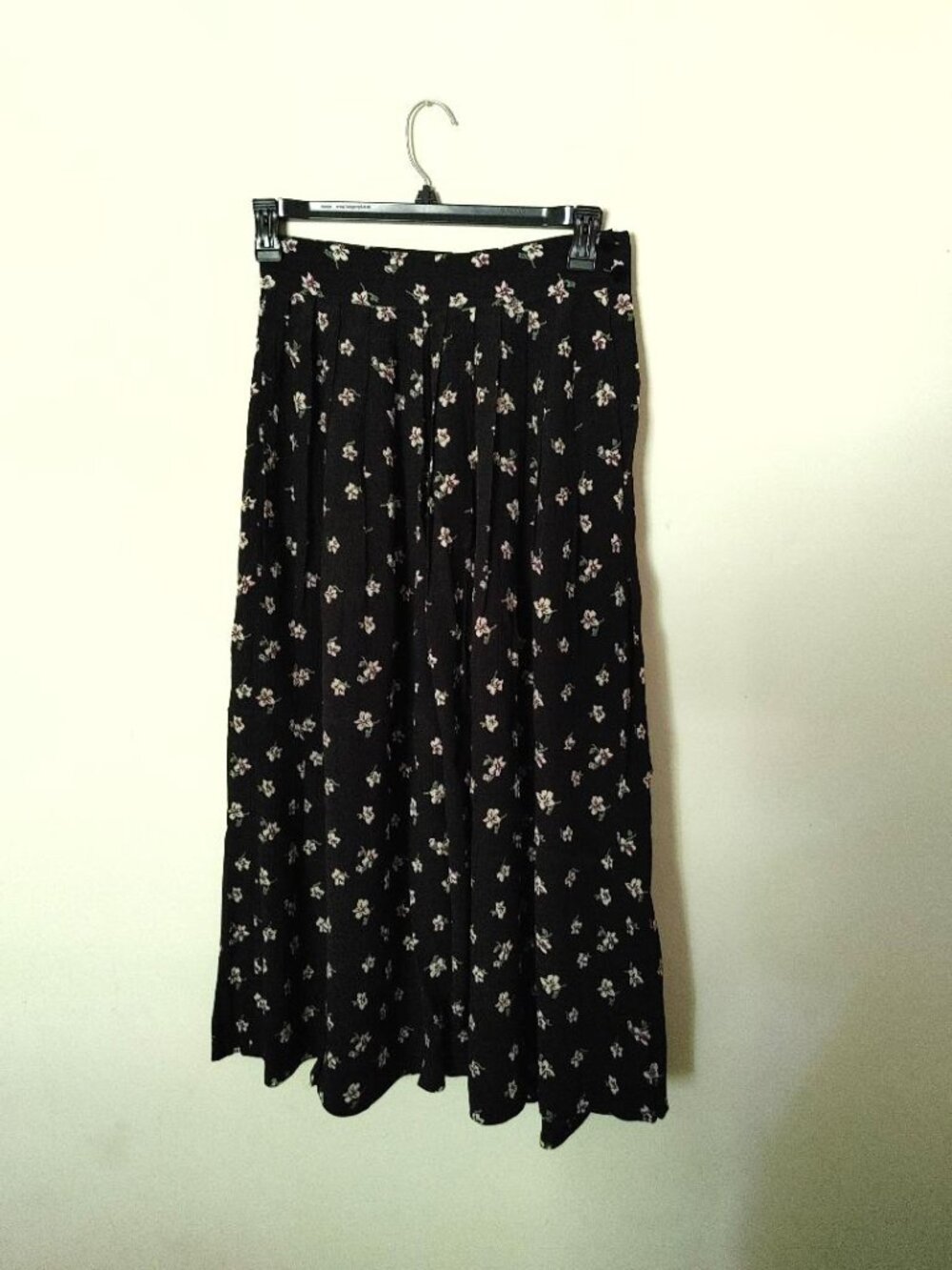 Vintage Herman Geist Size 10 Black with Small Flowers 100% Rayon Pleated Skirt